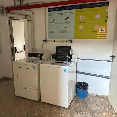 Con Piscinas Y Parking 公寓 *