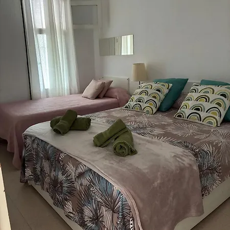 Con Piscinas Y Parking 公寓 *