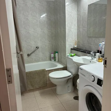 Con Piscinas Y Parking 阿德耶