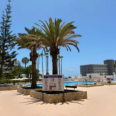 Con Piscinas Y Parking 公寓 *