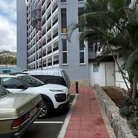 Con Piscinas Y Parking 公寓