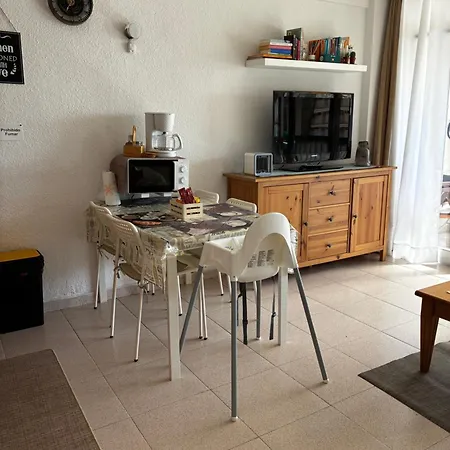 Con Piscinas Y Parking 公寓