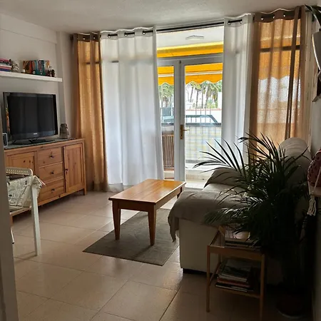 Con Piscinas Y Parking