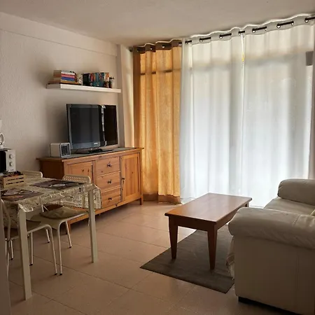 Con Piscinas Y Parking 阿德耶