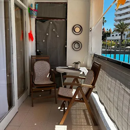 Con Piscinas Y Parking 公寓 *