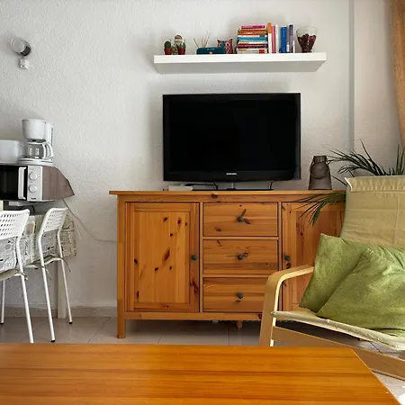 Con Piscinas Y Parking 公寓